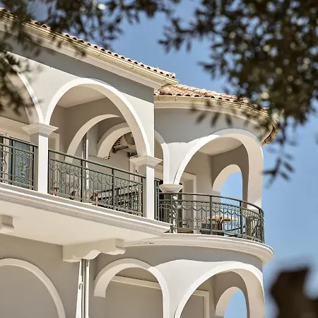 Iama Villa